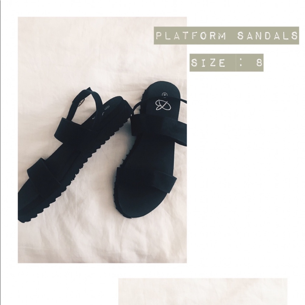 BRAND NEW! Black platform Sandals-Size 8